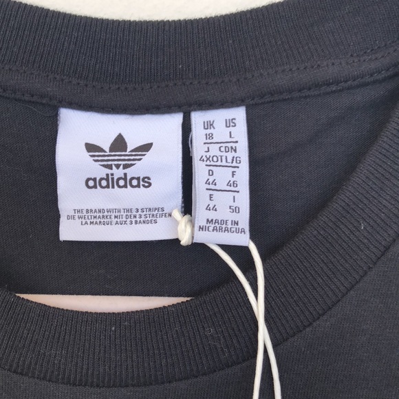 Adidas tshirt black Large - Picture 2 of 5